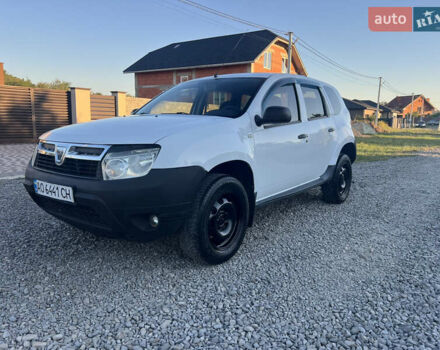 Белый Дачия Duster, объемом двигателя 1.6 л и пробегом 241 тыс. км за 7700 $, фото 1 на Automoto.ua