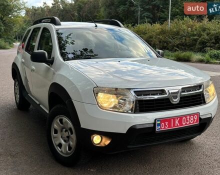 Белый Дачия Duster, объемом двигателя 1.6 л и пробегом 220 тыс. км за 7850 $, фото 1 на Automoto.ua