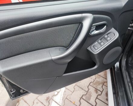 Черный Дачия Duster, объемом двигателя 1.2 л и пробегом 162 тыс. км за 9999 $, фото 6 на Automoto.ua