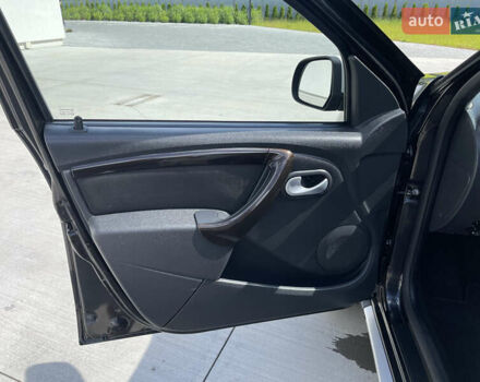Черный Дачия Duster, объемом двигателя 1.6 л и пробегом 165 тыс. км за 8600 $, фото 13 на Automoto.ua
