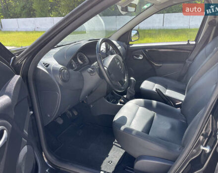 Черный Дачия Duster, объемом двигателя 1.6 л и пробегом 165 тыс. км за 8600 $, фото 11 на Automoto.ua