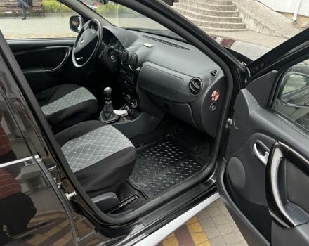 Черный Дачия Duster, объемом двигателя 1.5 л и пробегом 150 тыс. км за 8500 $, фото 4 на Automoto.ua