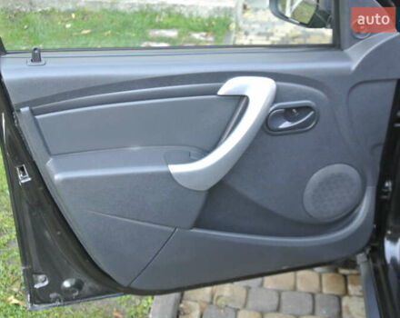 Черный Дачия Duster, объемом двигателя 1.6 л и пробегом 137 тыс. км за 9500 $, фото 9 на Automoto.ua