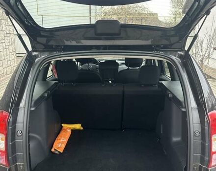 Чорний Дачія Duster, об'ємом двигуна 1.2 л та пробігом 140 тис. км за 8200 $, фото 12 на Automoto.ua