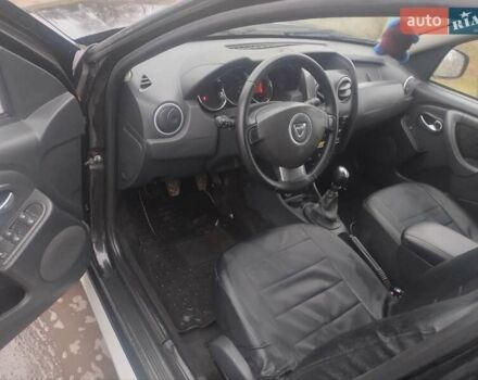 Черный Дачия Duster, объемом двигателя 1.5 л и пробегом 215 тыс. км за 10300 $, фото 2 на Automoto.ua