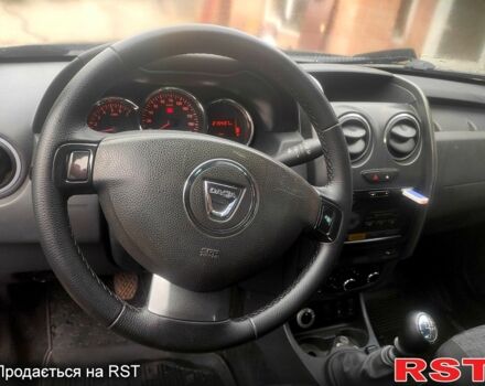 Черный Дачия Duster, объемом двигателя 1.5 л и пробегом 215 тыс. км за 10600 $, фото 7 на Automoto.ua