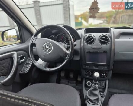Чорний Дачія Duster, об'ємом двигуна 1.6 л та пробігом 71 тис. км за 11750 $, фото 23 на Automoto.ua