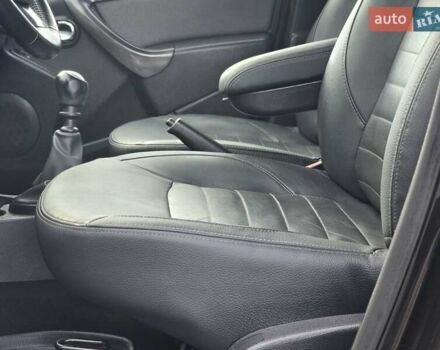 Черный Дачия Duster, объемом двигателя 1.2 л и пробегом 91 тыс. км за 10200 $, фото 2 на Automoto.ua