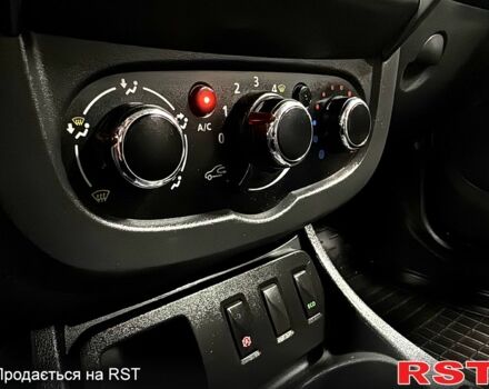 Коричневый Дачия Duster, объемом двигателя 1.6 л и пробегом 187 тыс. км за 10400 $, фото 12 на Automoto.ua