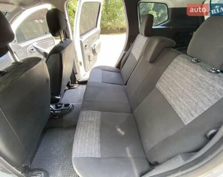 Дачия Duster, объемом двигателя 1.6 л и пробегом 259 тыс. км за 7400 $, фото 6 на Automoto.ua