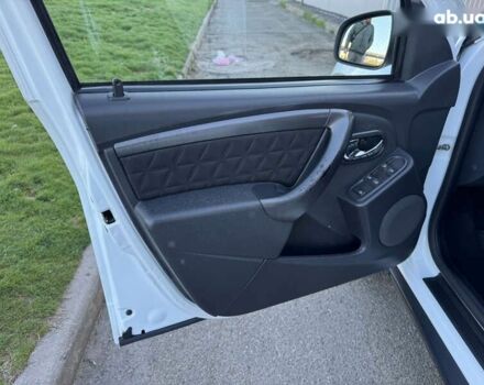 Дачия Duster, объемом двигателя 1.6 л и пробегом 203 тыс. км за 9950 $, фото 13 на Automoto.ua