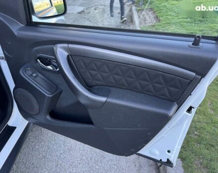 Дачия Duster, объемом двигателя 1.6 л и пробегом 203 тыс. км за 9950 $, фото 25 на Automoto.ua