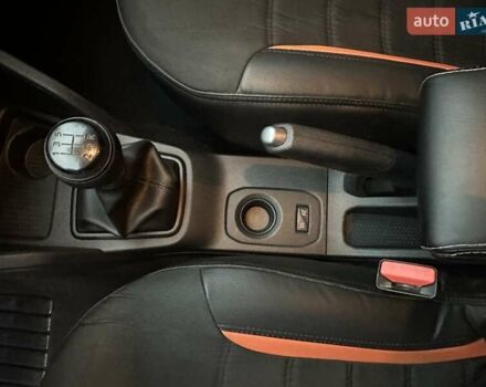 Желтый Дачия Duster, объемом двигателя 1.6 л и пробегом 165 тыс. км за 12900 $, фото 59 на Automoto.ua
