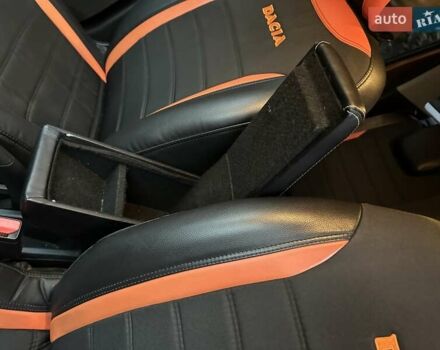 Желтый Дачия Duster, объемом двигателя 1.6 л и пробегом 165 тыс. км за 12900 $, фото 60 на Automoto.ua