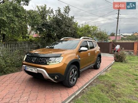 Желтый Дачия Duster, объемом двигателя 1.6 л и пробегом 165 тыс. км за 12900 $, фото 1 на Automoto.ua