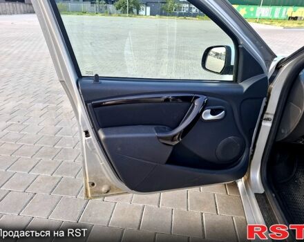 Сірий Дачія Duster, об'ємом двигуна 1.6 л та пробігом 169 тис. км за 8200 $, фото 2 на Automoto.ua