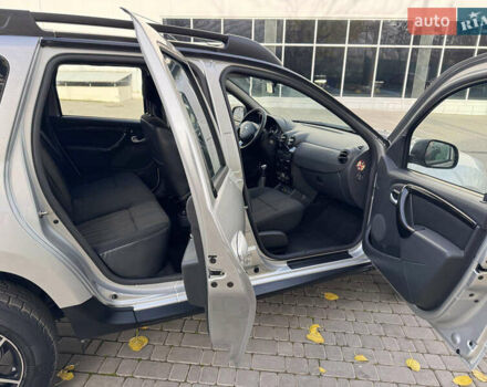 Серый Дачия Duster, объемом двигателя 1.6 л и пробегом 107 тыс. км за 7300 $, фото 7 на Automoto.ua