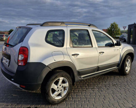Серый Дачия Duster, объемом двигателя 1.6 л и пробегом 130 тыс. км за 8000 $, фото 2 на Automoto.ua