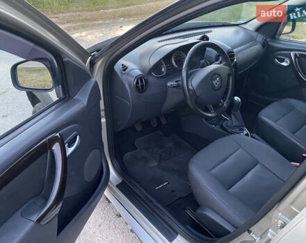 Сірий Дачія Duster, об'ємом двигуна 1.6 л та пробігом 175 тис. км за 8800 $, фото 7 на Automoto.ua