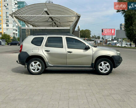 Серый Дачия Duster, объемом двигателя 1.6 л и пробегом 262 тыс. км за 8999 $, фото 3 на Automoto.ua