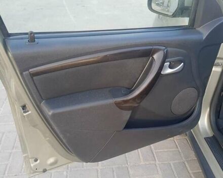 Серый Дачия Duster, объемом двигателя 0 л и пробегом 106 тыс. км за 9600 $, фото 10 на Automoto.ua