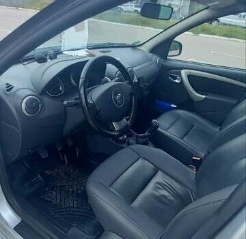 Серый Дачия Duster, объемом двигателя 1.6 л и пробегом 212 тыс. км за 9500 $, фото 14 на Automoto.ua