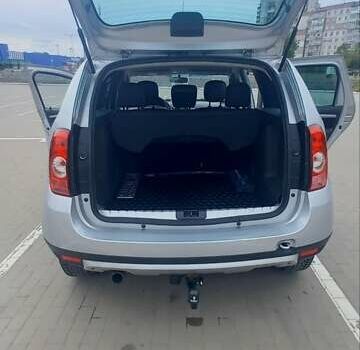 Серый Дачия Duster, объемом двигателя 1.6 л и пробегом 212 тыс. км за 9500 $, фото 6 на Automoto.ua