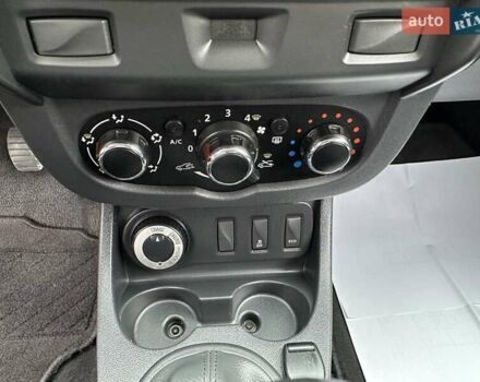 Сірий Дачія Duster, об'ємом двигуна 1.6 л та пробігом 210 тис. км за 9900 $, фото 21 на Automoto.ua