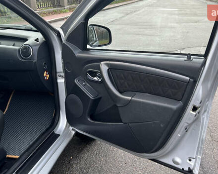 Сірий Дачія Duster, об'ємом двигуна 1.5 л та пробігом 172 тис. км за 11300 $, фото 32 на Automoto.ua