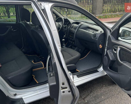 Сірий Дачія Duster, об'ємом двигуна 1.5 л та пробігом 172 тис. км за 11300 $, фото 35 на Automoto.ua