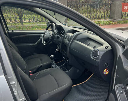 Сірий Дачія Duster, об'ємом двигуна 1.5 л та пробігом 172 тис. км за 11300 $, фото 28 на Automoto.ua