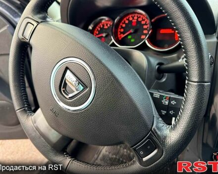 Серый Дачия Duster, объемом двигателя 1.6 л и пробегом 186 тыс. км за 12900 $, фото 7 на Automoto.ua
