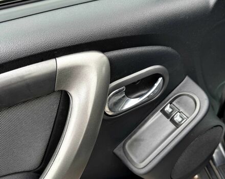 Сірий Дачія Duster, об'ємом двигуна 1.6 л та пробігом 123 тис. км за 10200 $, фото 6 на Automoto.ua