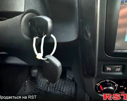 Серый Дачия Duster, объемом двигателя 1.6 л и пробегом 186 тыс. км за 12900 $, фото 5 на Automoto.ua