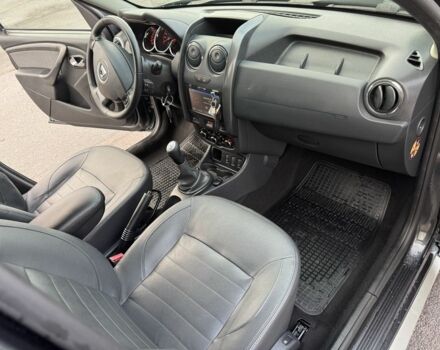 Серый Дачия Duster, объемом двигателя 1.6 л и пробегом 185 тыс. км за 12350 $, фото 4 на Automoto.ua