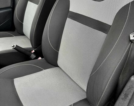 Сірий Дачія Duster, об'ємом двигуна 1.6 л та пробігом 123 тис. км за 10200 $, фото 7 на Automoto.ua