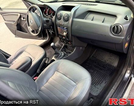 Серый Дачия Duster, объемом двигателя 1.6 л и пробегом 186 тыс. км за 12900 $, фото 4 на Automoto.ua