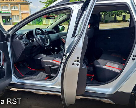 Серый Дачия Duster, объемом двигателя 1.5 л и пробегом 30 тыс. км за 17950 $, фото 6 на Automoto.ua