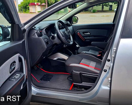 Серый Дачия Duster, объемом двигателя 1.5 л и пробегом 30 тыс. км за 17950 $, фото 5 на Automoto.ua