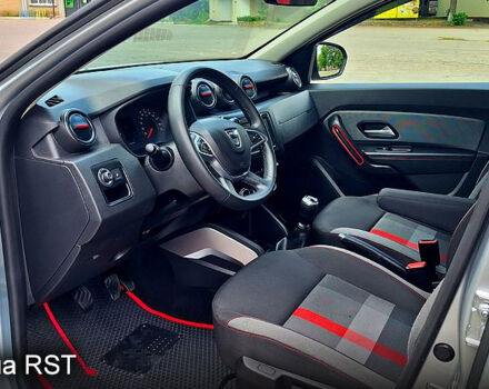 Серый Дачия Duster, объемом двигателя 1.5 л и пробегом 30 тыс. км за 17950 $, фото 11 на Automoto.ua
