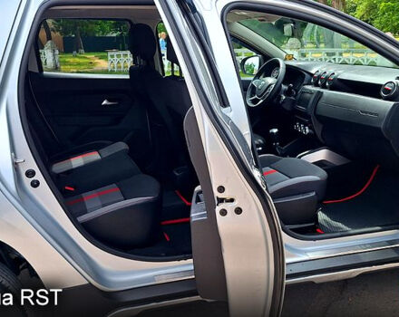 Серый Дачия Duster, объемом двигателя 1.5 л и пробегом 30 тыс. км за 17950 $, фото 8 на Automoto.ua