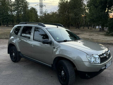 Дачия Duster 2012 в Кривом Роге на Automoto.ua Серый Дачия Duster, объемом двигателя 1.6 л и пробегом 250 тыс. км за 7599 $, фото 1 на Automoto.ua