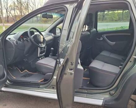 Дачия Duster 2013 в Новоархангельске на Automoto.ua Зеленый Дачия Duster, объемом двигателя 1.5 л и пробегом 198 тыс. км за 10500 $, фото 12 на Automoto.ua