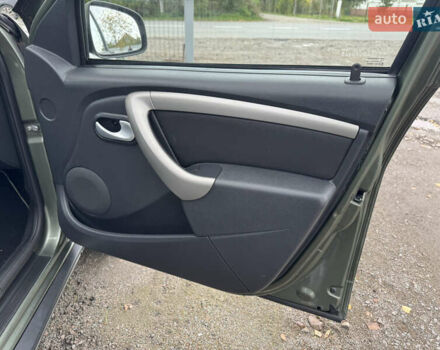 Зелений Дачія Duster, об'ємом двигуна 1.5 л та пробігом 195 тис. км за 10300 $, фото 6 на Automoto.ua