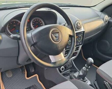 Дачия Duster 2013 в Новоархангельске на Automoto.ua Зеленый Дачия Duster, объемом двигателя 1.5 л и пробегом 198 тыс. км за 10500 $, фото 134 на Automoto.ua