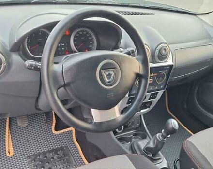 Дачия Duster 2013 в Новоархангельске на Automoto.ua Зеленый Дачия Duster, объемом двигателя 1.5 л и пробегом 198 тыс. км за 10500 $, фото 43 на Automoto.ua