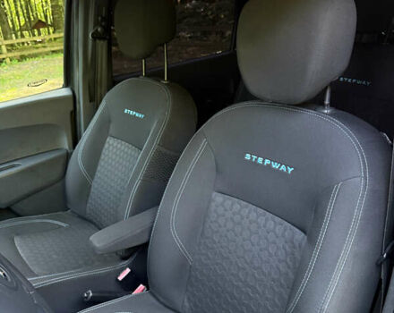 Черный Дачия Lodgy Stepway, объемом двигателя 1.2 л и пробегом 183 тыс. км за 8699 $, фото 9 на Automoto.ua