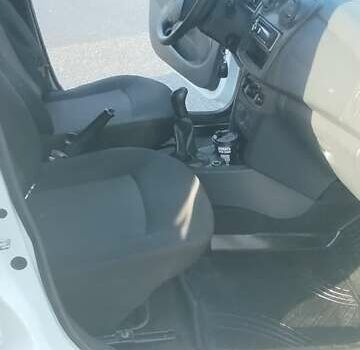 Белый Дачия Logan MCV, объемом двигателя 1.1 л и пробегом 142 тыс. км за 5600 $, фото 19 на Automoto.ua