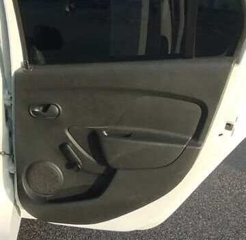 Белый Дачия Logan MCV, объемом двигателя 1.1 л и пробегом 142 тыс. км за 5600 $, фото 24 на Automoto.ua