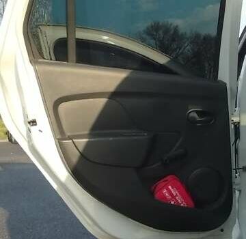 Белый Дачия Logan MCV, объемом двигателя 1.1 л и пробегом 142 тыс. км за 5600 $, фото 22 на Automoto.ua